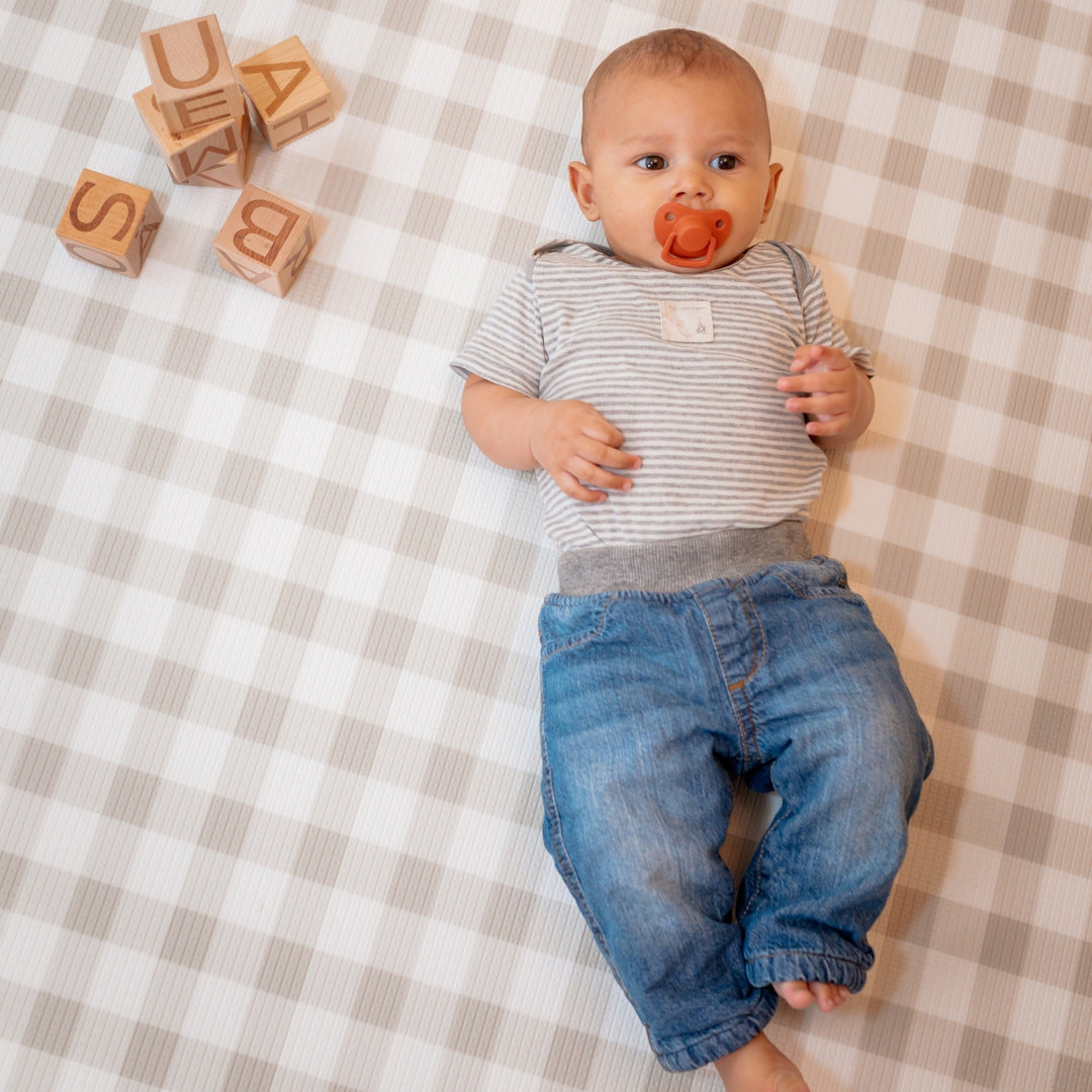Moderne legemåtte i skum, sikker og stilfuld