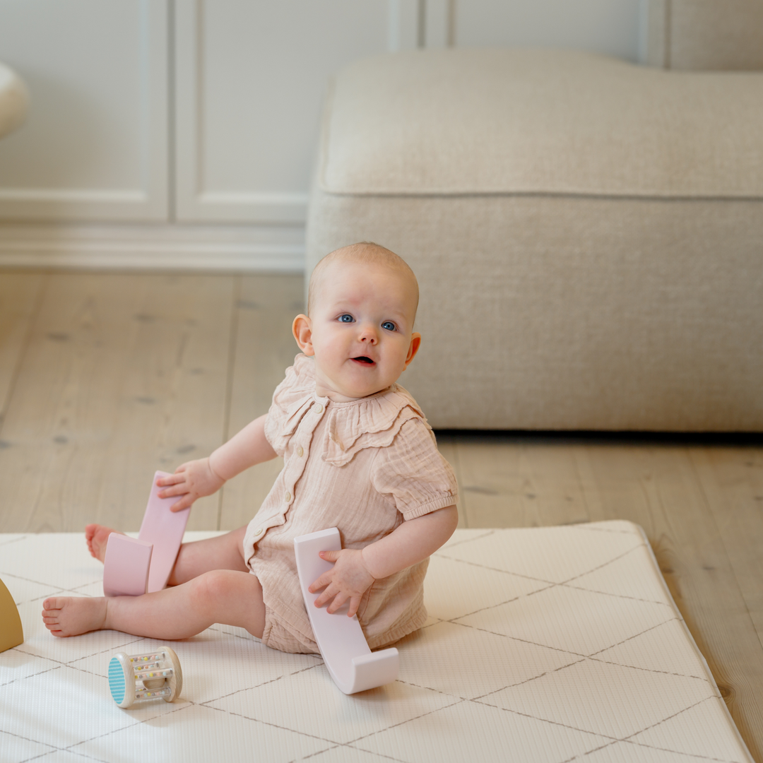 Atlas (store diamanter) i Kompakt – stilfuld og funktionel legetæppe-løsning til hele familien