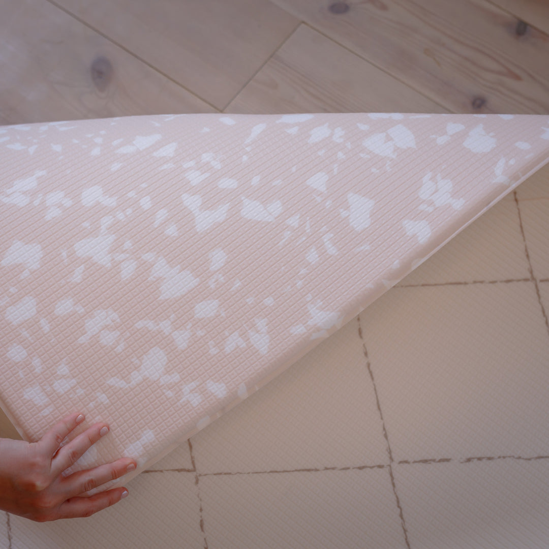 Rose Quartz (rosa/hvid) skumgulv – sikker og dekorativ legemåtte til børn i Rund størrelse