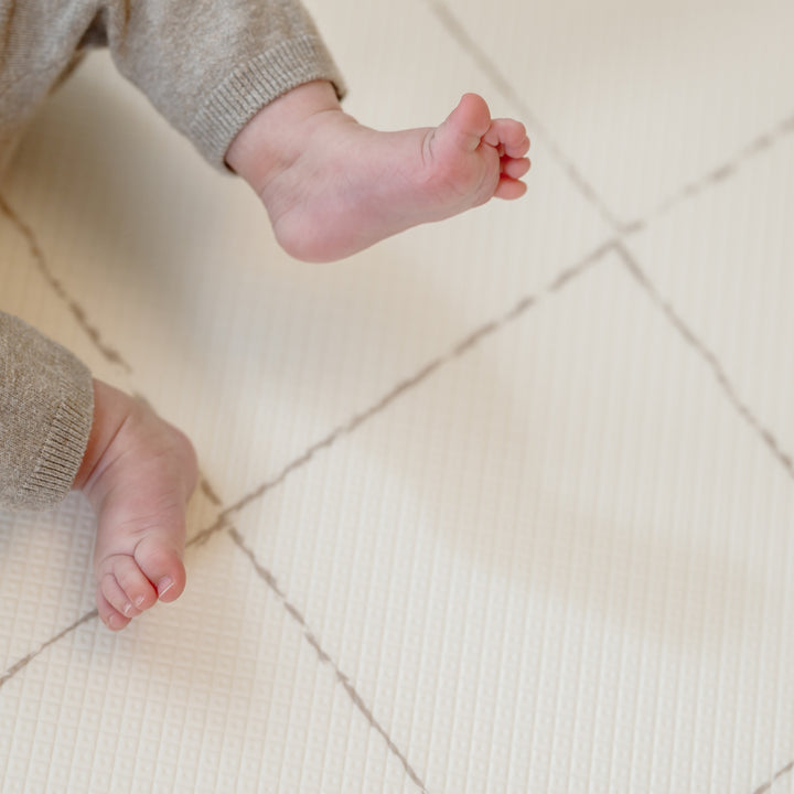 Atlas (store diamanter) i Stor – stilfuld og funktionel legetæppe-løsning til hele familien