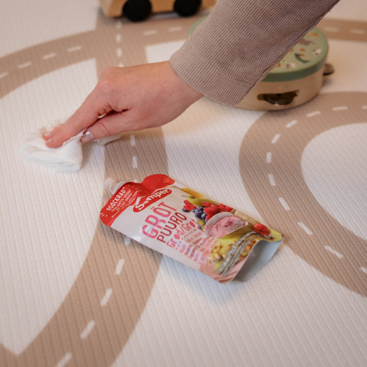 Little Roads (beige veje) legemåtte – blød og støttende skum til leg i stuen eller børneværelset