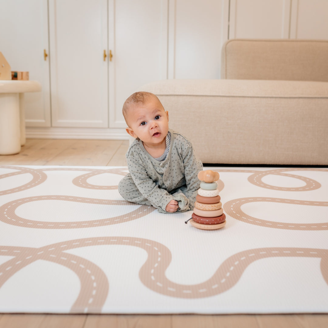 Little Roads (beige veje) legemåtte – blød og støttende skum til leg i stuen eller børneværelset