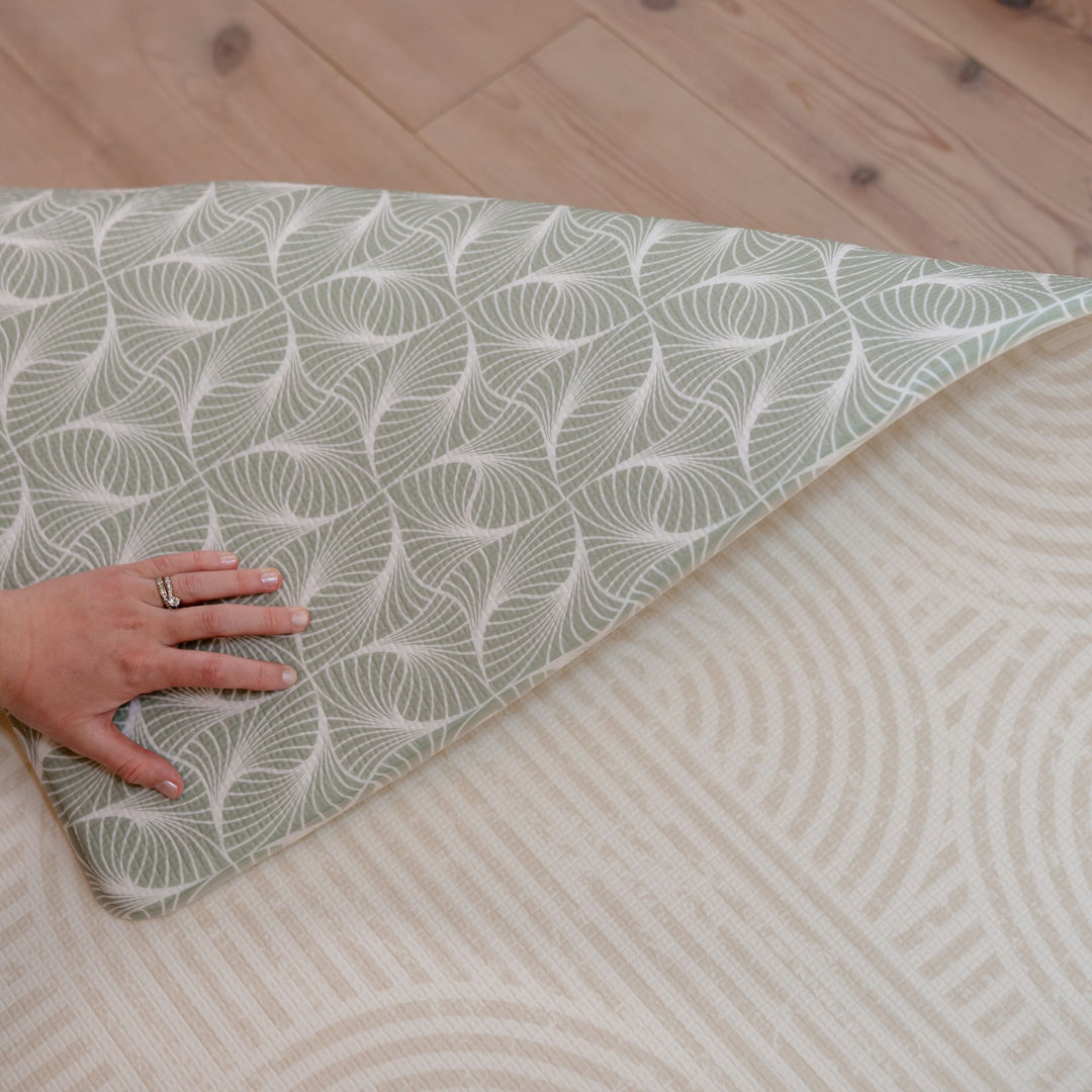 Thy (grøn) i Kompakt – stilfuld og funktionel legetæppe-løsning til hele familien