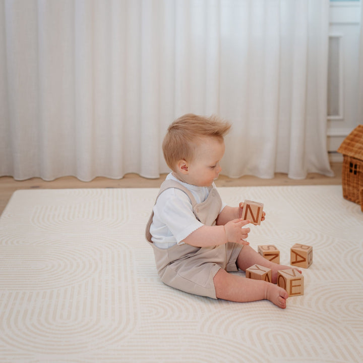 Arco (beige linjer) skumgulv – sikker og dekorativ legemåtte til børn i Stor størrelse