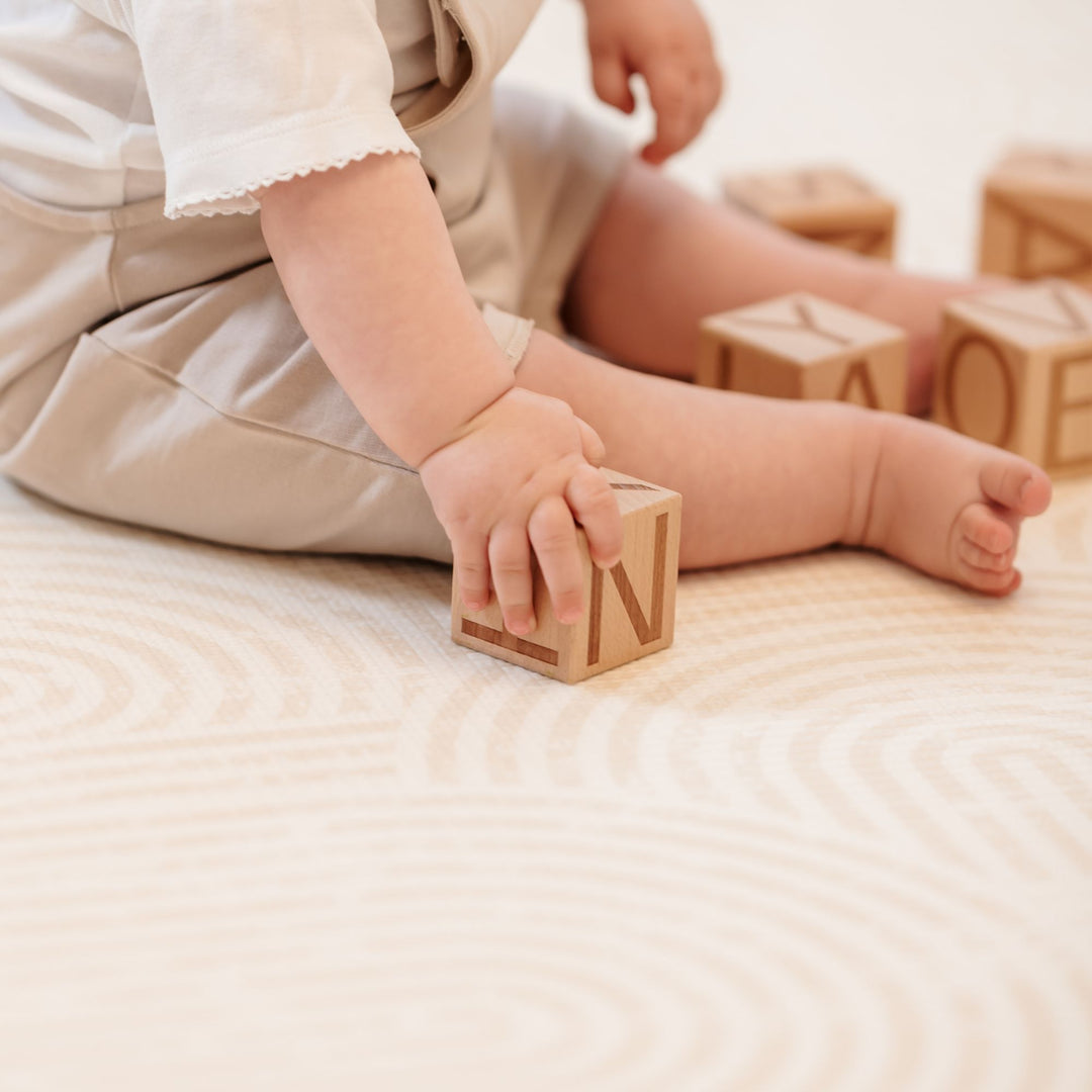 Arco (beige linjer) skumgulv legetæppe i Kompakt størrelse – perfekt til baby og tumling