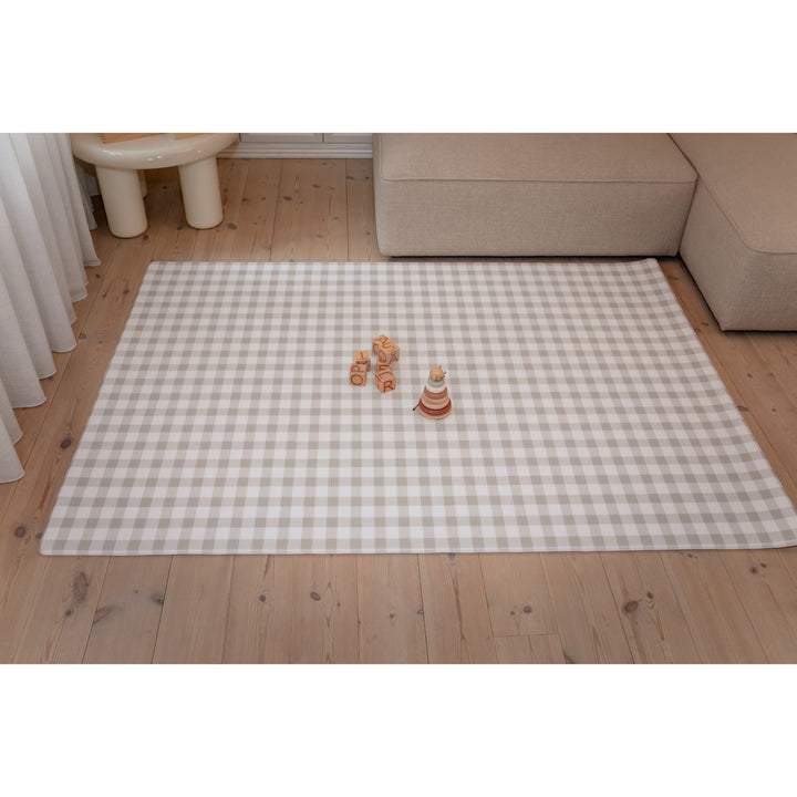 Gingham Dune (grå/beige tern) legemåtte – blød og støttende skum til leg i stuen eller børneværelset